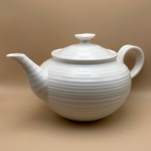Sophie Conran for Portmeirion Creamy White  6 Cup Teapot